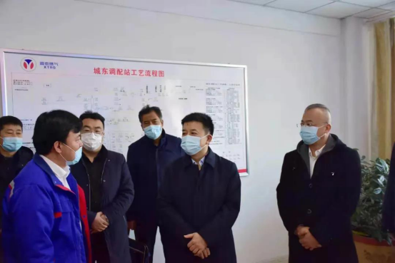米东区委书记张峻祥深入企业调研经济发展情况